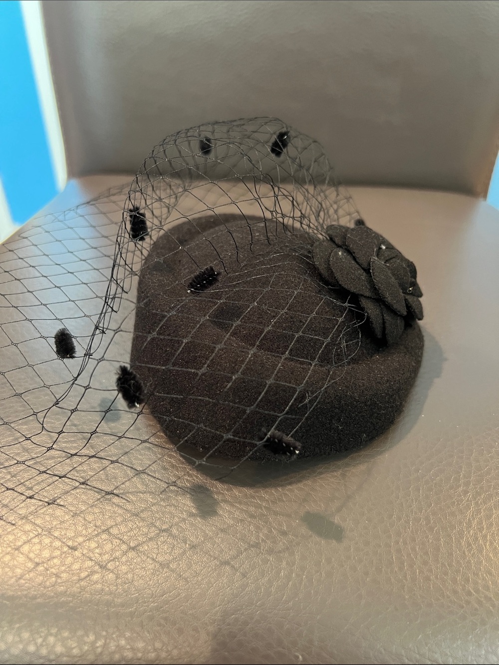 Black fascinator with clip